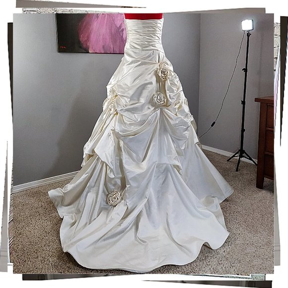 Vintage 2004 Ivory Silk Satin Wedding Gown w Floral Detail by Monique L'Huillier - Picture 3 of 8